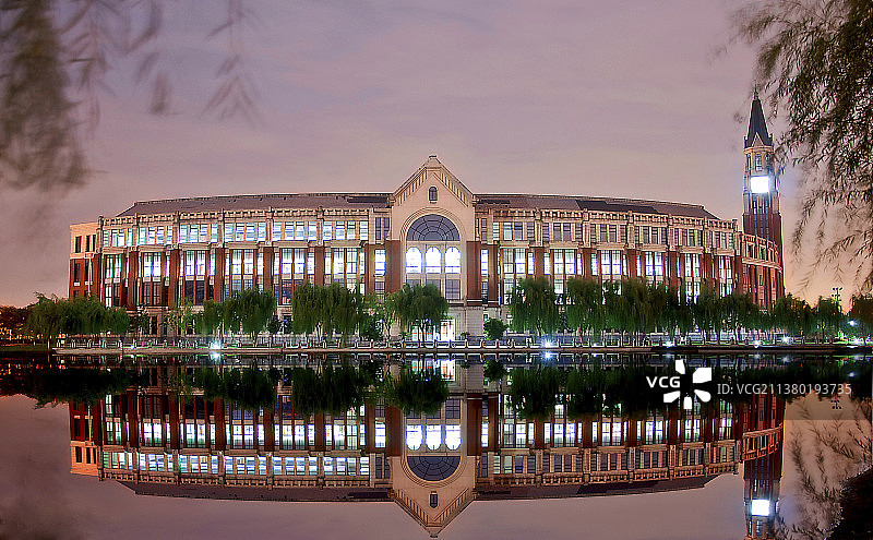 华东政法大学校园景色图片素材