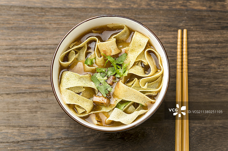 天津传统早餐锅巴菜油条茶叶蛋特写图片素材