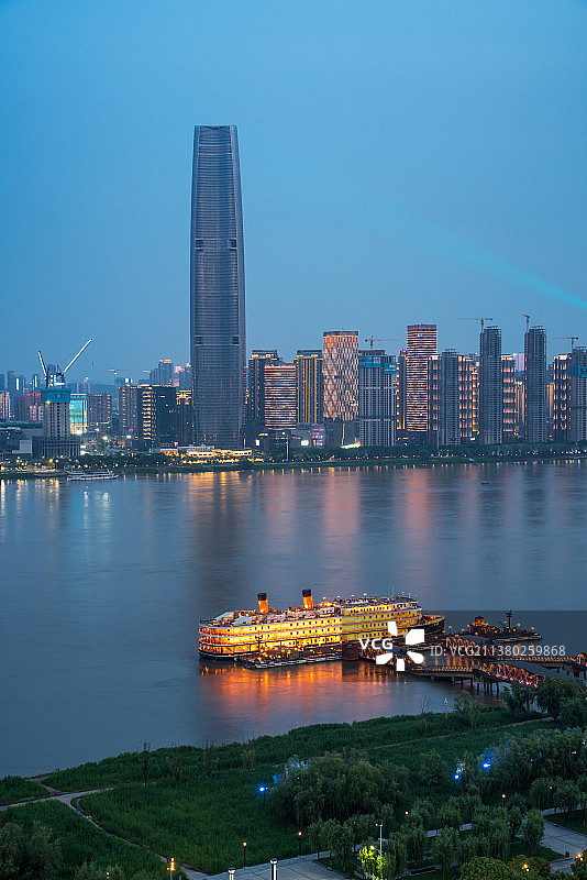 武汉知音号与绿地中心图片素材