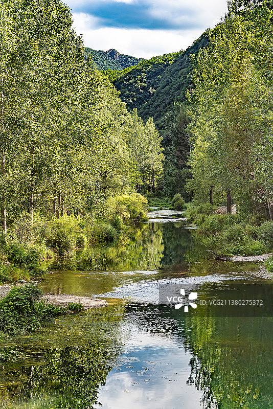夏天北京延庆百里山水画廊白河上游峡谷图片素材