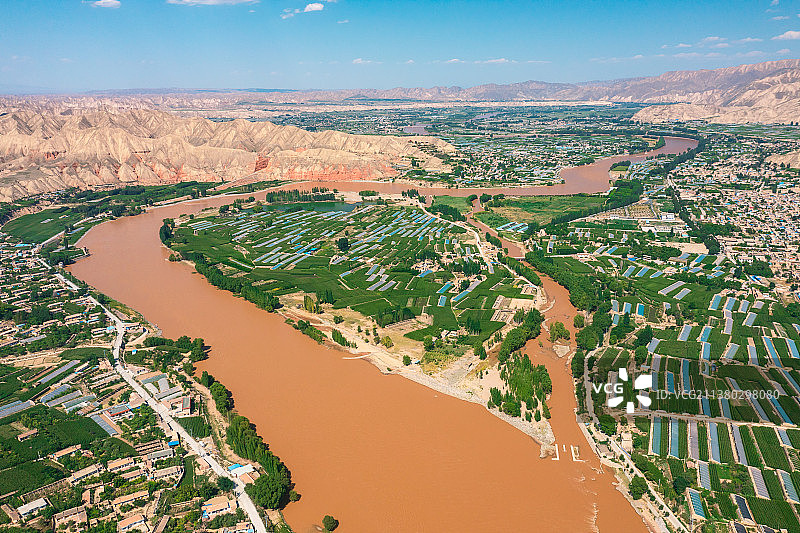 甘肃白银青城古镇黄河农田自然景观航拍图片素材