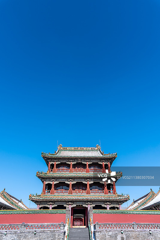 冬天雪后中国沈阳故宫的凤凰楼图片素材