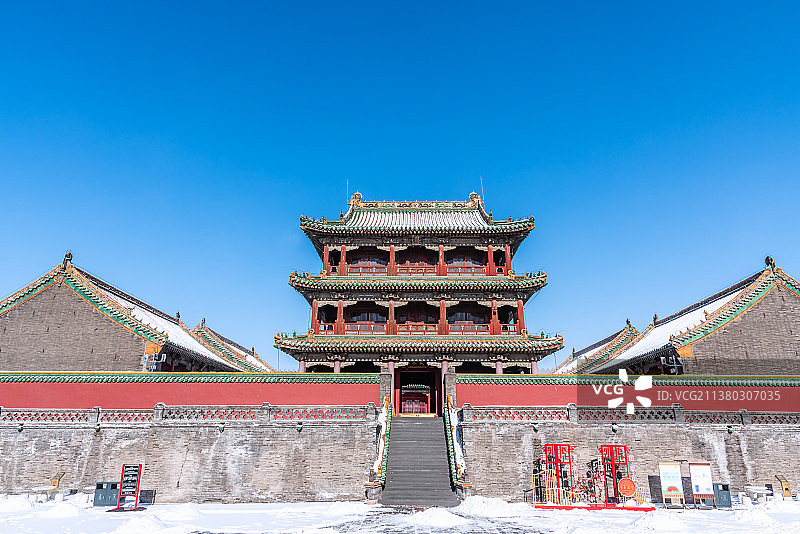 冬天雪后中国沈阳故宫的凤凰楼图片素材