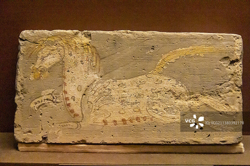 翼马画像砖（西晋，2000年甘肃省敦煌市佛爷庙湾墓群出土，敦煌市博物馆藏。绘肩部生翼的神马，四肢腾起图片素材