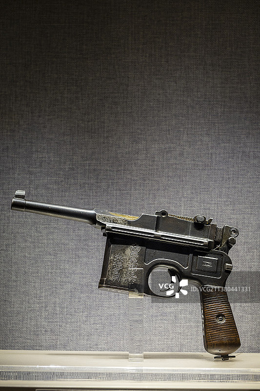 中国人民革命军事博物馆：朱德在南昌起义时使用的德国造毛瑟M1896式（警用）7.63毫米手枪（一级品图片素材