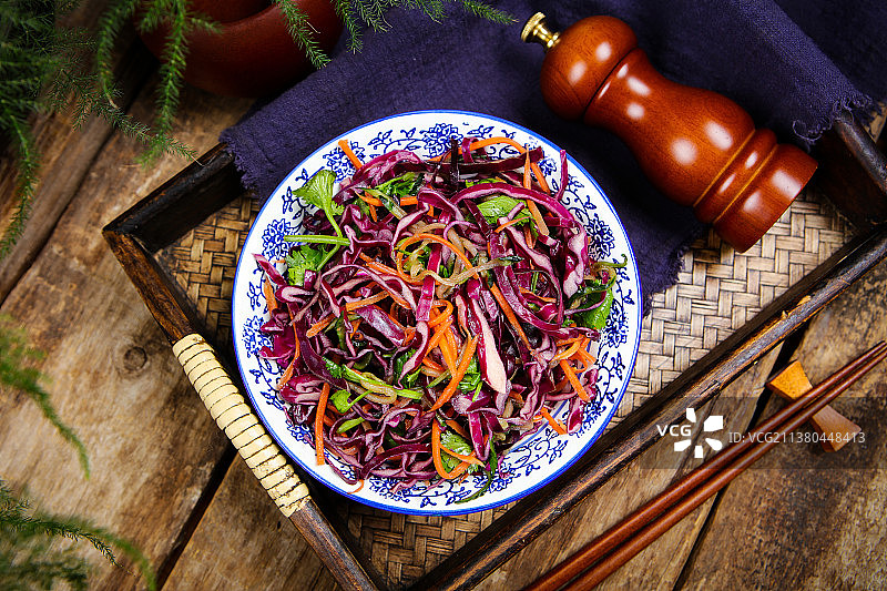 清淡爽口凉拌紫甘蓝图片素材