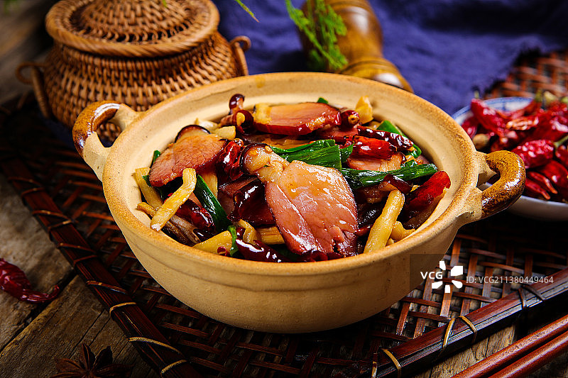 美味萝卜干炒烟熏肉图片素材