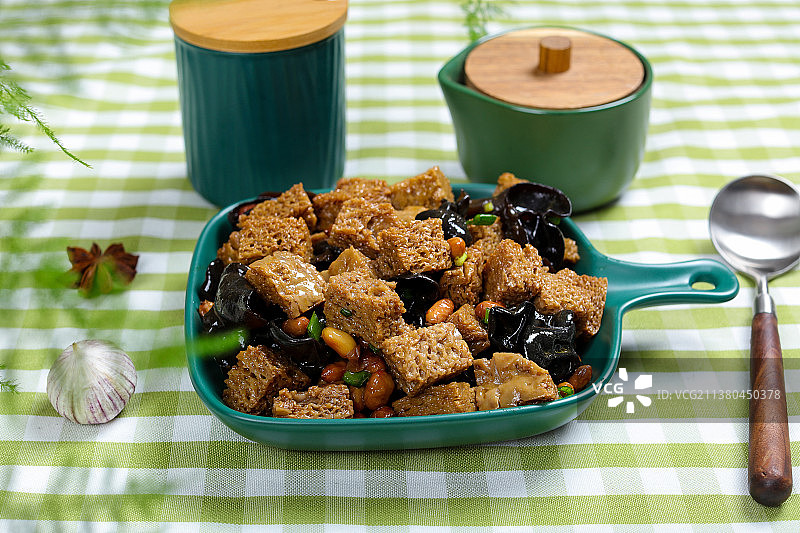 营养美味木耳炒面筋图片素材