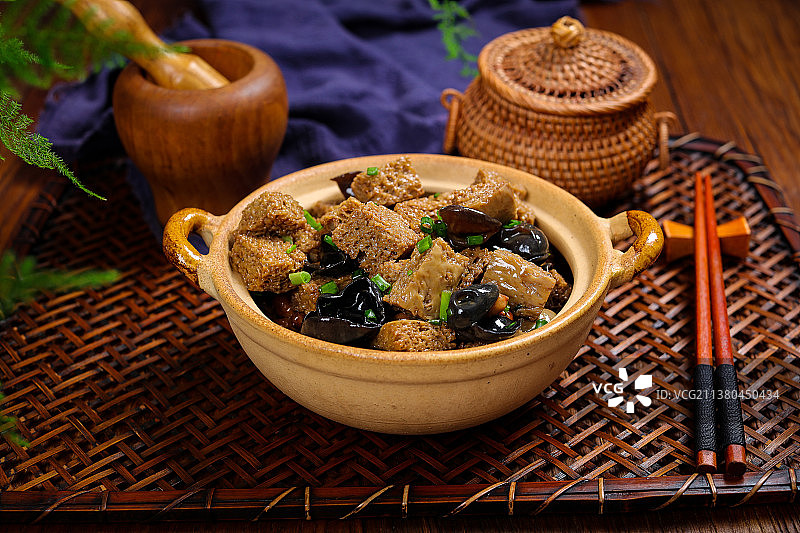 营养美味木耳炒面筋图片素材