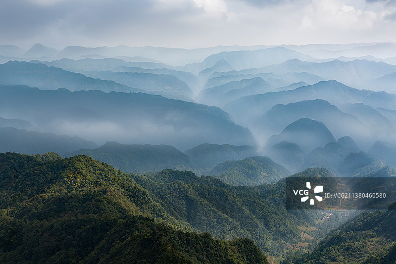 重庆石柱黄水镇的大风堡风景区的原始森林图片素材