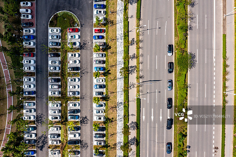 航拍地面停车场图片素材