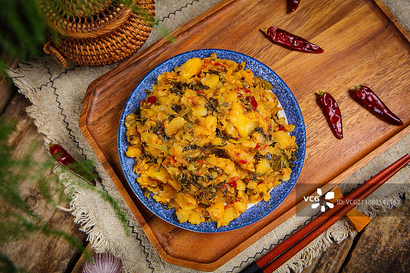 酸菜炒土豆泥图片素材