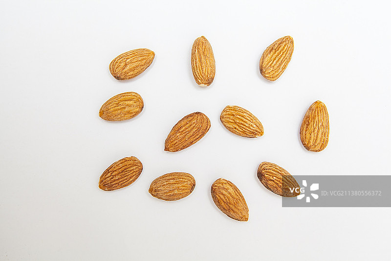 白色背景干果特写图片素材