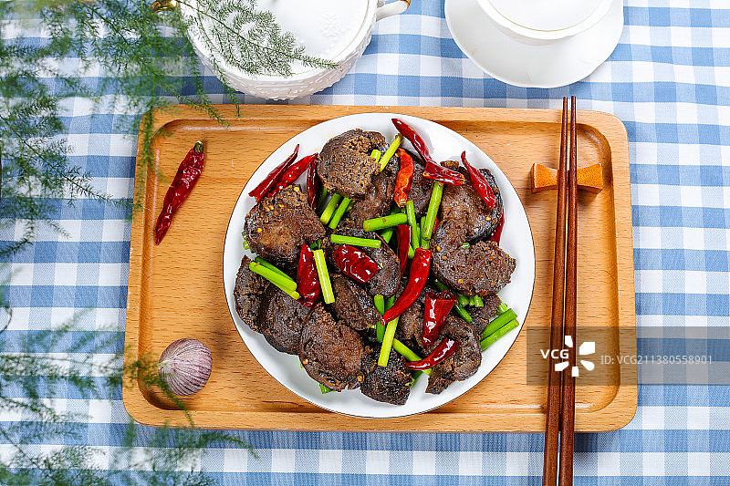 可口蒜苔炒猪血丸子图片素材