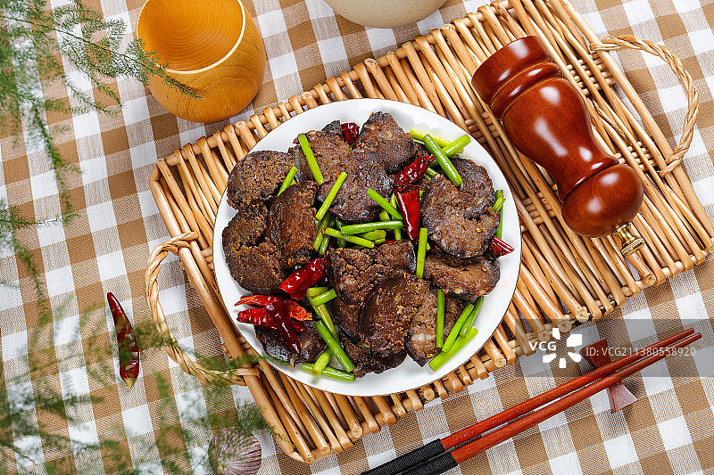 可口蒜苔炒猪血丸子图片素材