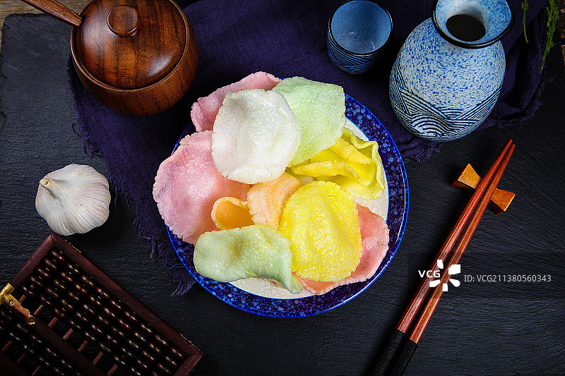 酥脆五彩虾片图片素材