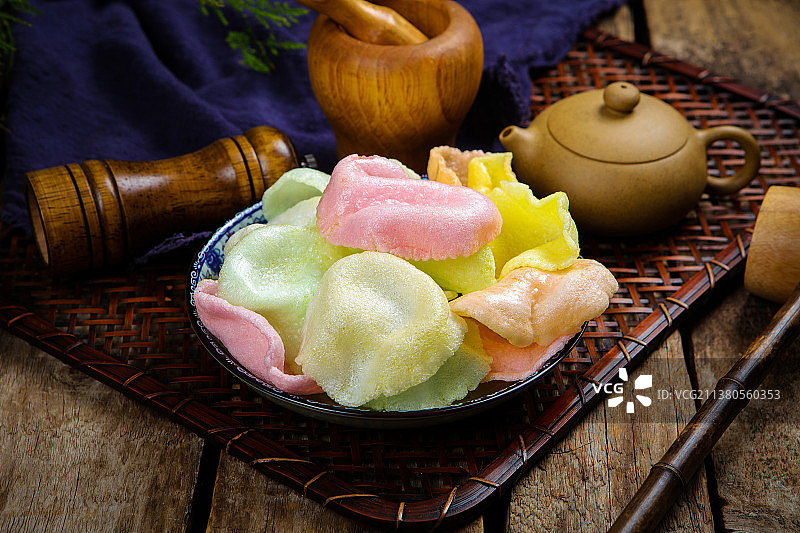 酥脆五彩虾片图片素材