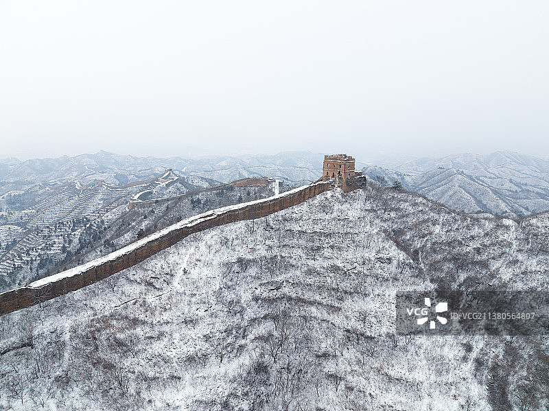 航拍古北口蟠龙山长城二十四眼楼雪景图片素材