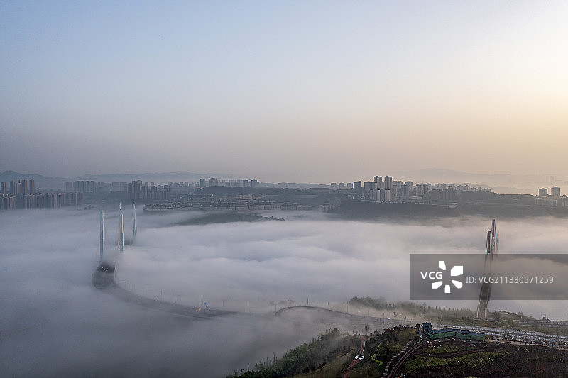 雾漫双桥图片素材