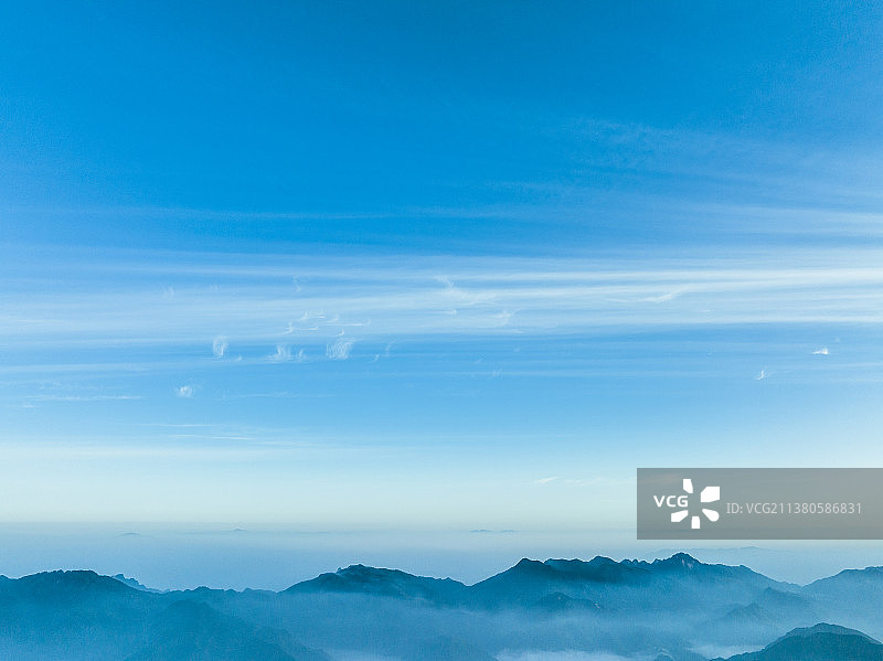 浙江省杭州临安早晨日出的群山云海航拍天文景观图片素材