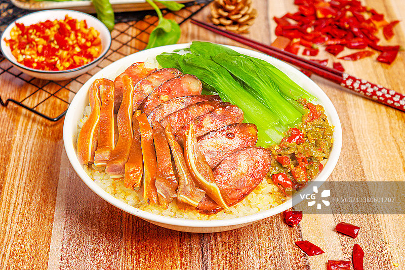 腊肠拼猪耳朵盖饭图片素材