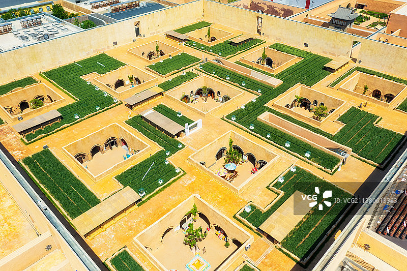 河南郑州《只有河南·戏剧幻城》剧场（地坑院场景）夏季户外航拍图片素材