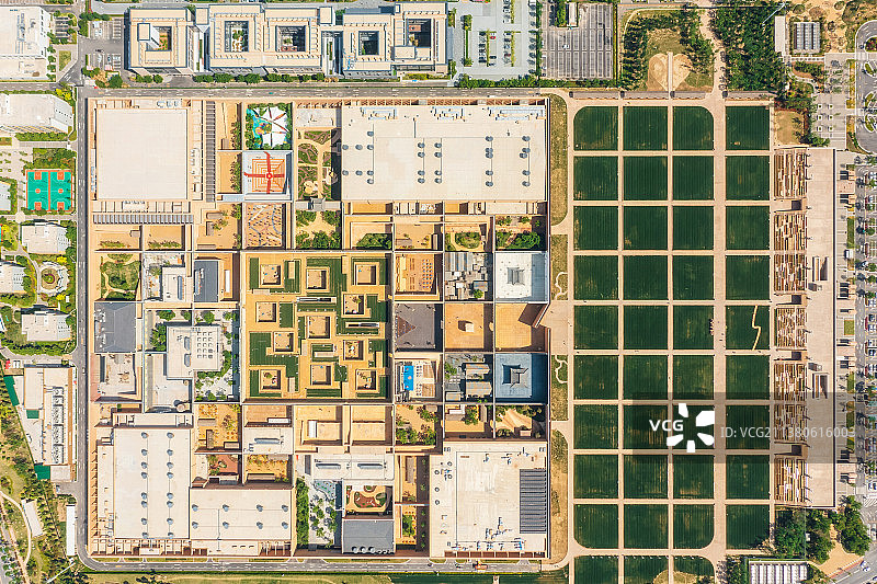 河南郑州《只有河南·戏剧幻城》剧场夏季户外航拍正上方视角图片素材