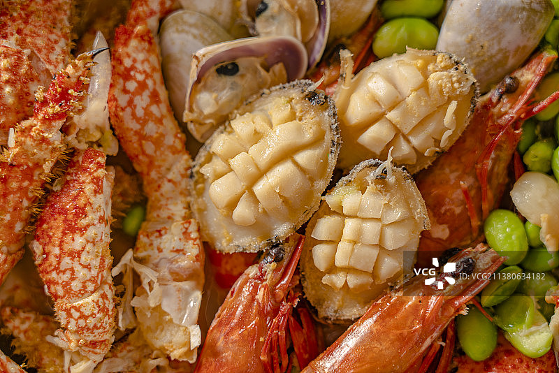 鲍鱼花蟹蛤蜊虾高端海鲜粉丝煲特写图片素材