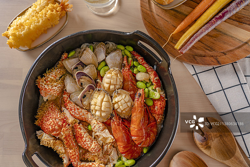 鲍鱼花蟹蛤蜊虾海鲜粉丝煲天妇罗高端套餐图片素材