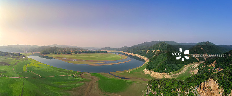 日出绿江村—辽宁宽甸图片素材