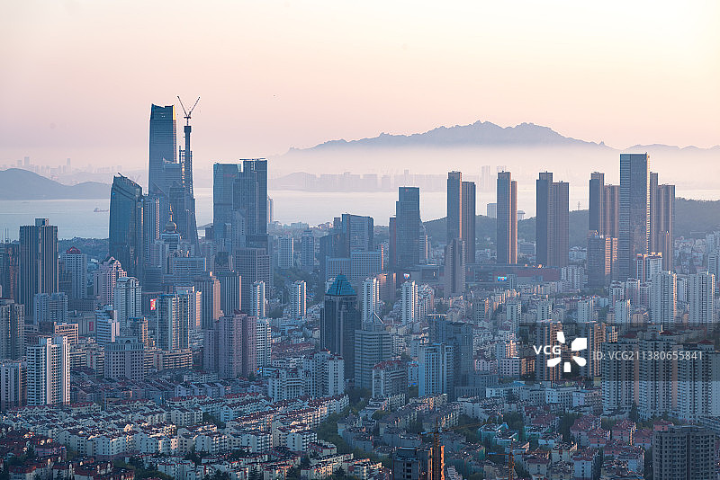 山东省青岛城市风光，浮山视角图片素材