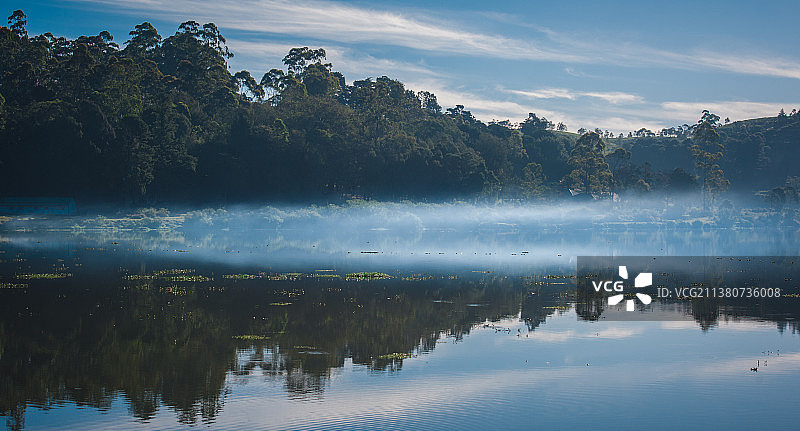 斯里兰卡努沃勒埃利耶的格雷戈里湖晨景图片素材