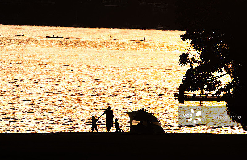 夕阳下的加拿大户外安逸生活图片素材
