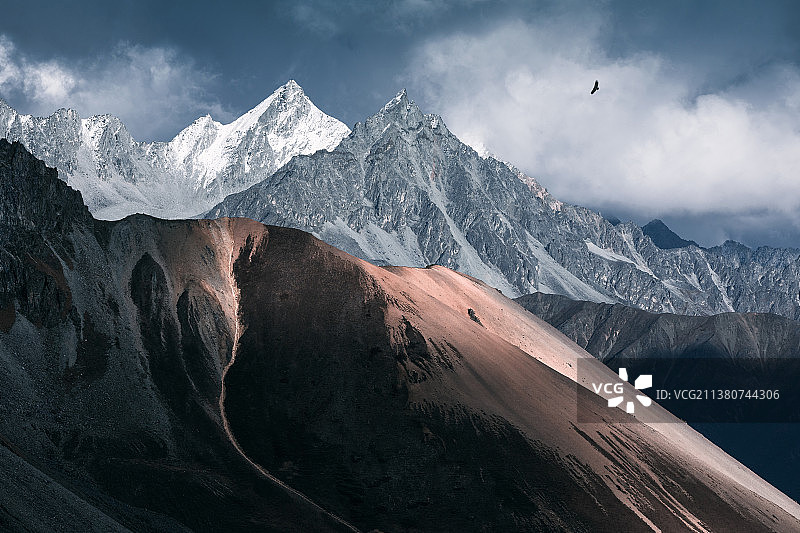 丙察察雄珠拉垭口   西藏察隅县察瓦龙乡雄珠拉雪山图片素材
