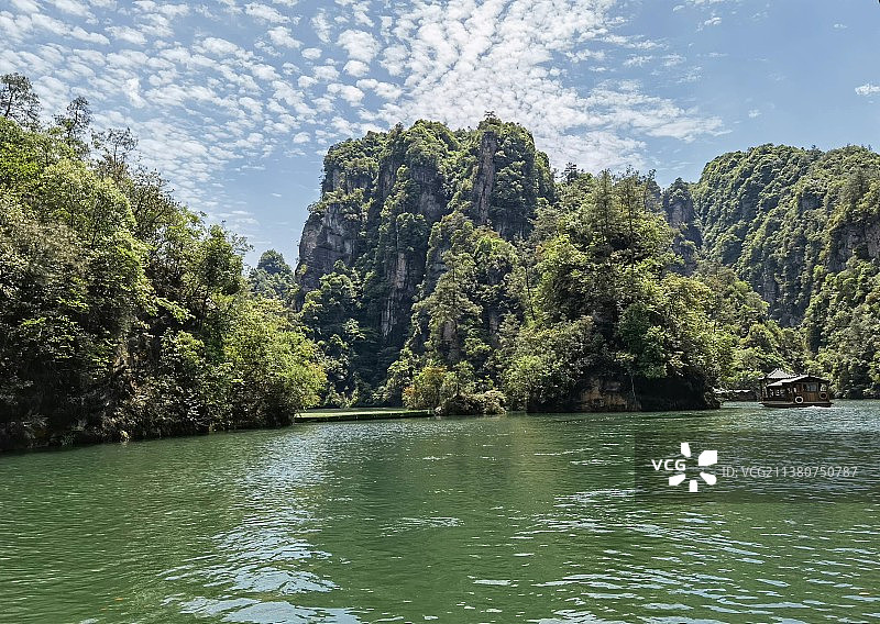 张家界宝峰湖景区：碧水漾舟享假期（组图）图片素材