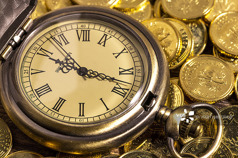 金色怀表图片素材
