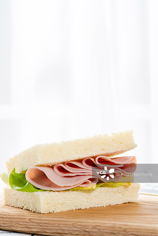 桌子上的营养早餐图片素材