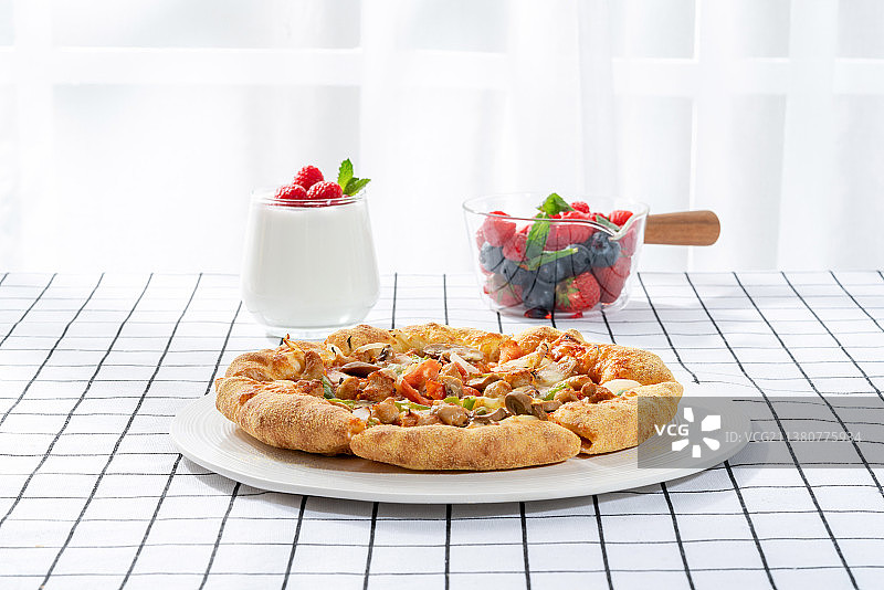 桌子上的营养餐图片素材