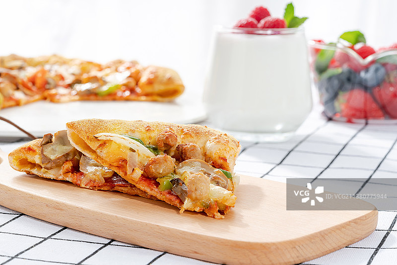 桌子上的营养餐图片素材