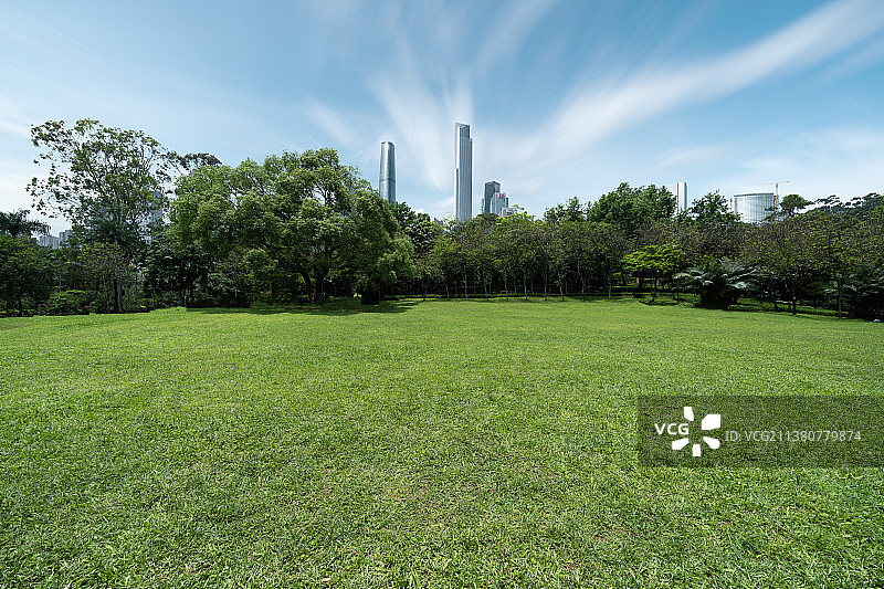 城市公园草地图片素材