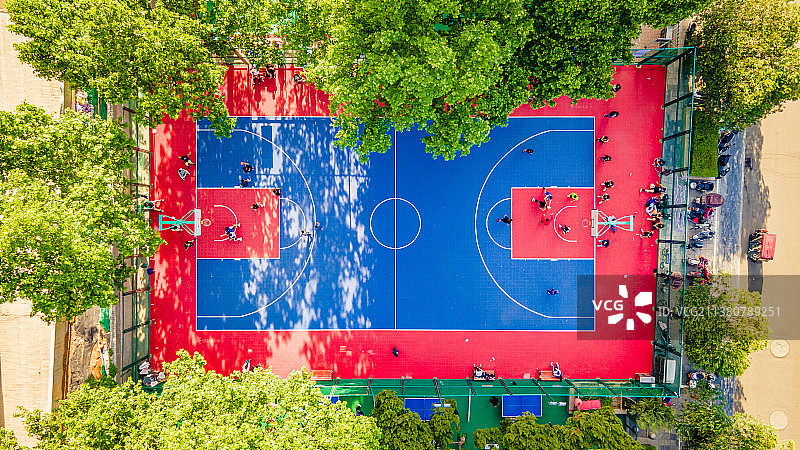 绿茵篮球场图片素材