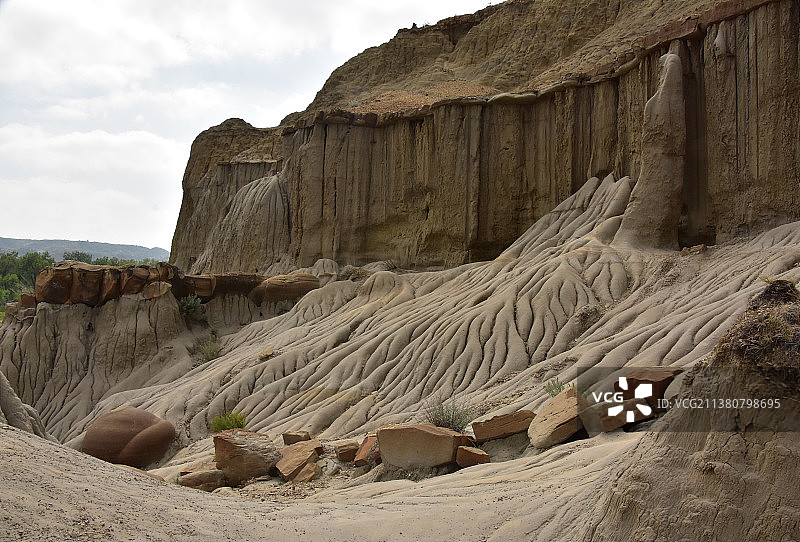 落基山脉映衬天空的风景图片素材