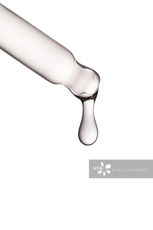 带精华液、凝胶、精油或其他化妆品的滴管图片素材