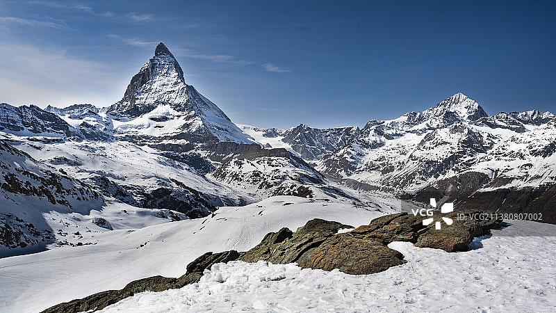 瑞士瓦莱州采尔马特雪山风光图片素材