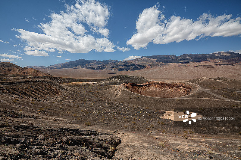美国加州死亡谷国家公园的乌比黑比火山口观景点图片素材
