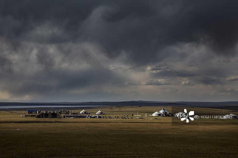 4月的呼伦贝尔草原 乍暖还寒 而大地却孕育着一片生机图片素材