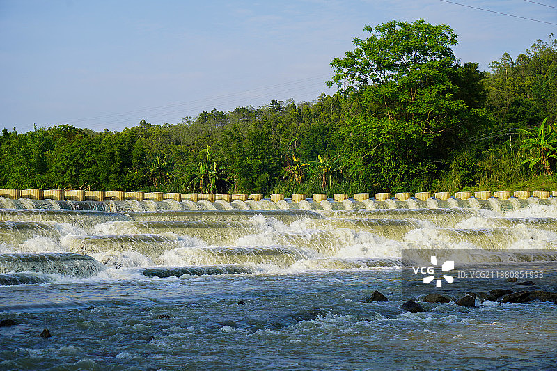 茂名信宜镇隆鱼鳞坝图片素材