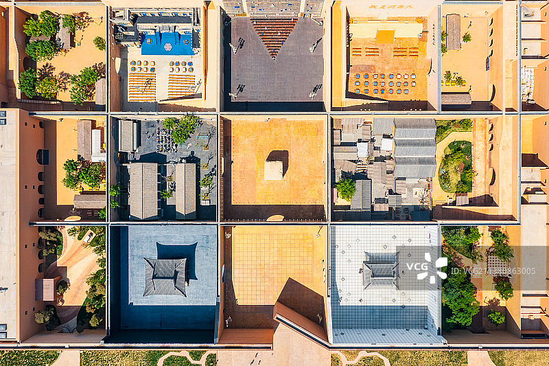 河南郑州《只有河南·戏剧幻城》剧场夏季航拍正上方视角图片素材