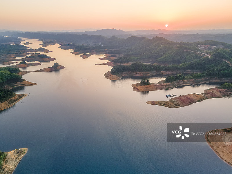 广西南宁良庆区凤亭河水库的傍晚图片素材