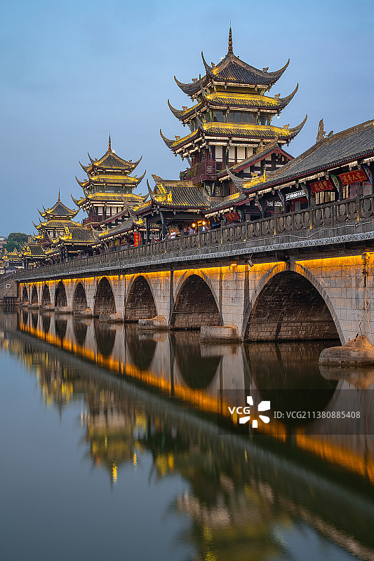 四川省德阳市罗江县凯江太平廊桥夜景图片素材